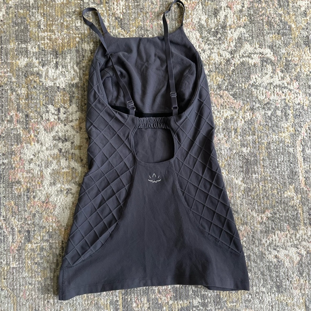 Beyond Yoga Woven Checkered Gray Tank Top Built in Bra Athleisure Yoga Pilates